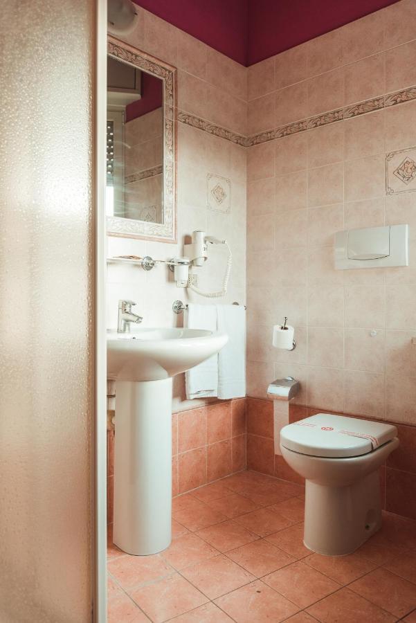 Deluxe Double or Twin Room Lake View