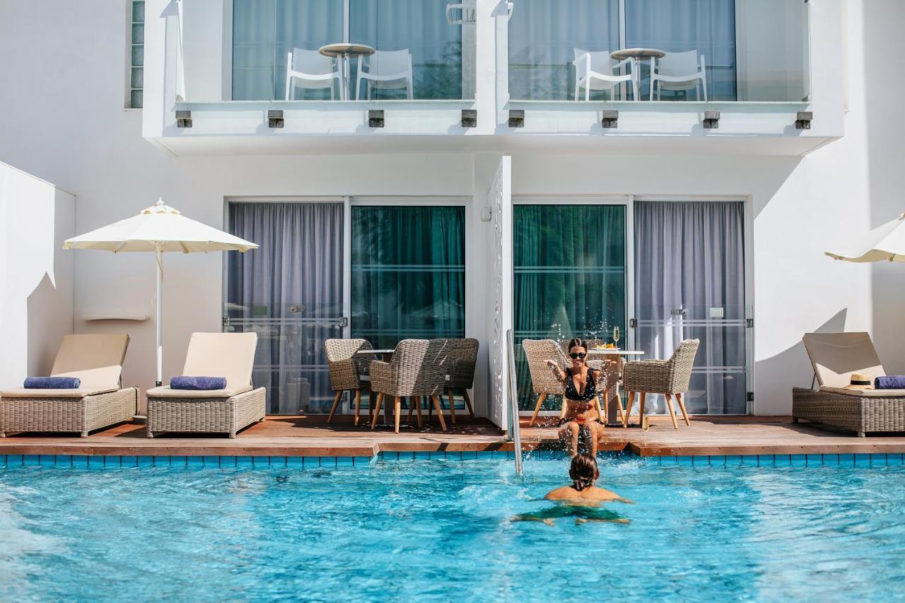 Double or Twin Room Swim-up