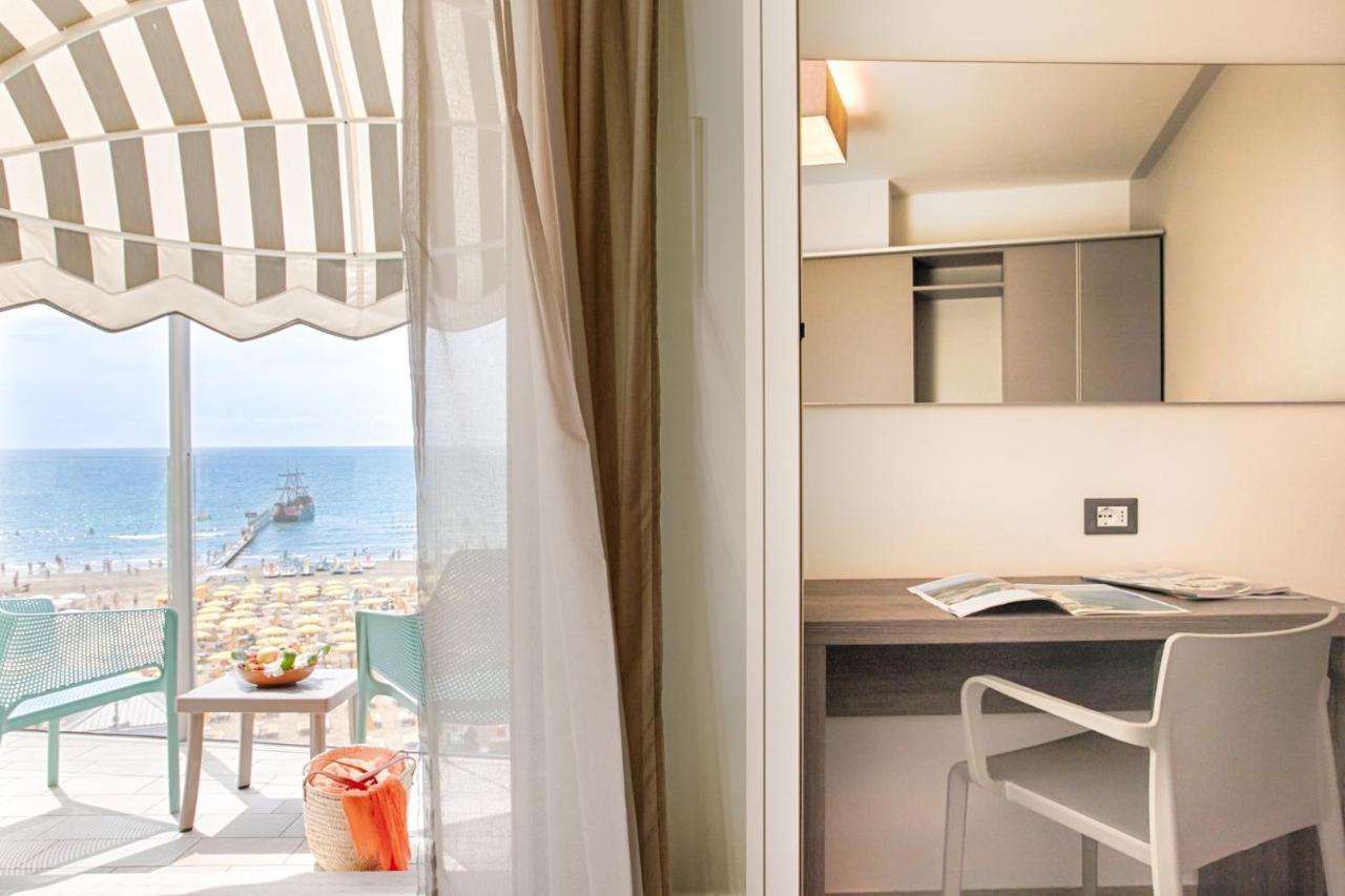 Deluxe Double Room with Frontal Sea View,1300873033:JPEG