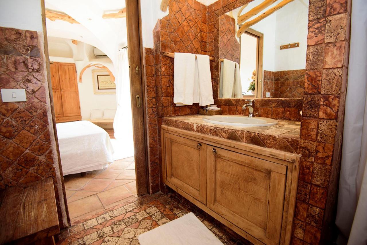Deluxe Double Room (2 Adults + 1 Child),1147123861:JPEG