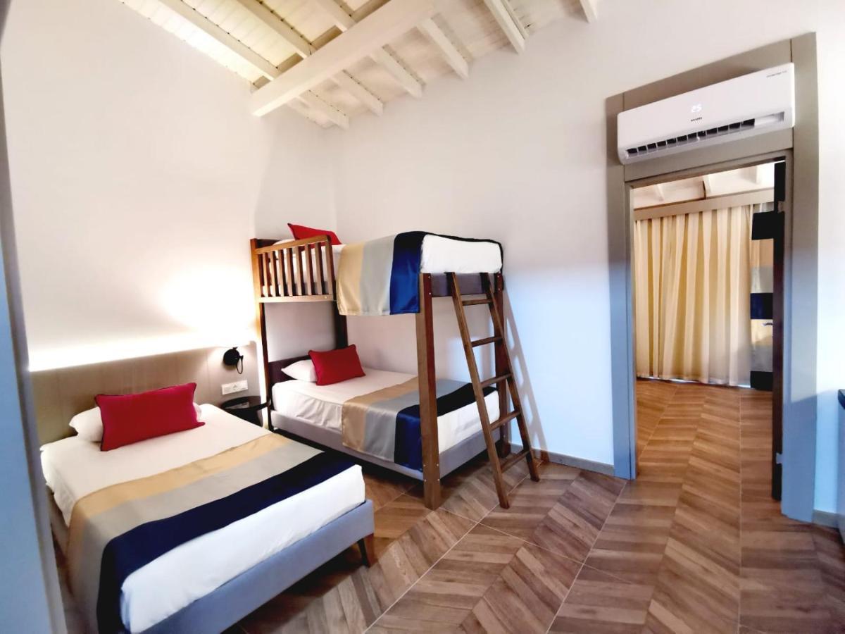 Family Room with Bunk Bed (3 Adults + 2 Children)