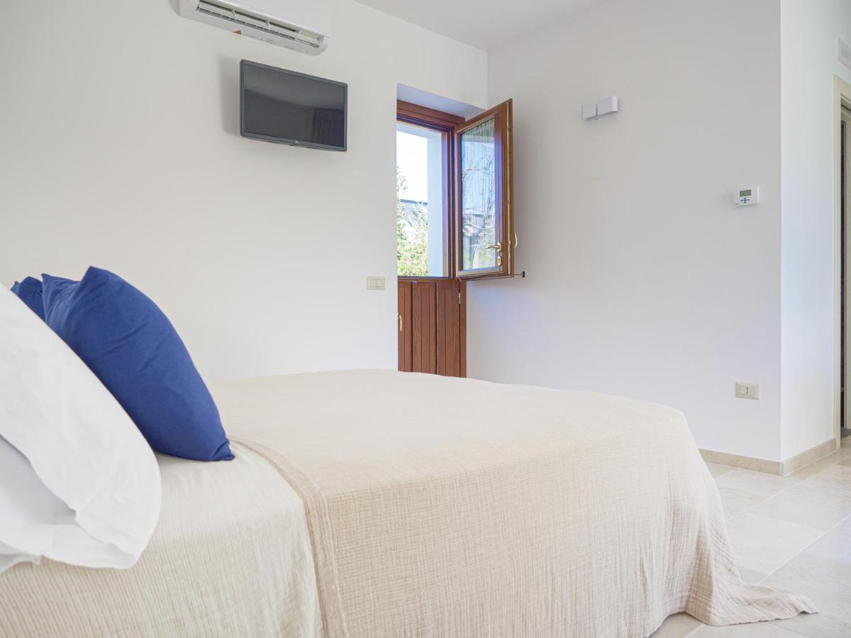 Habitación Triple con vistas al jardín