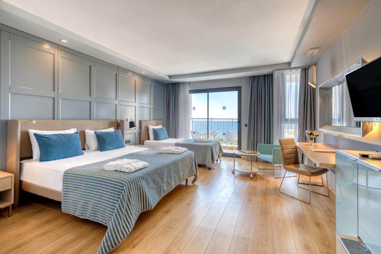 Dreibettzimmer mit Landblick