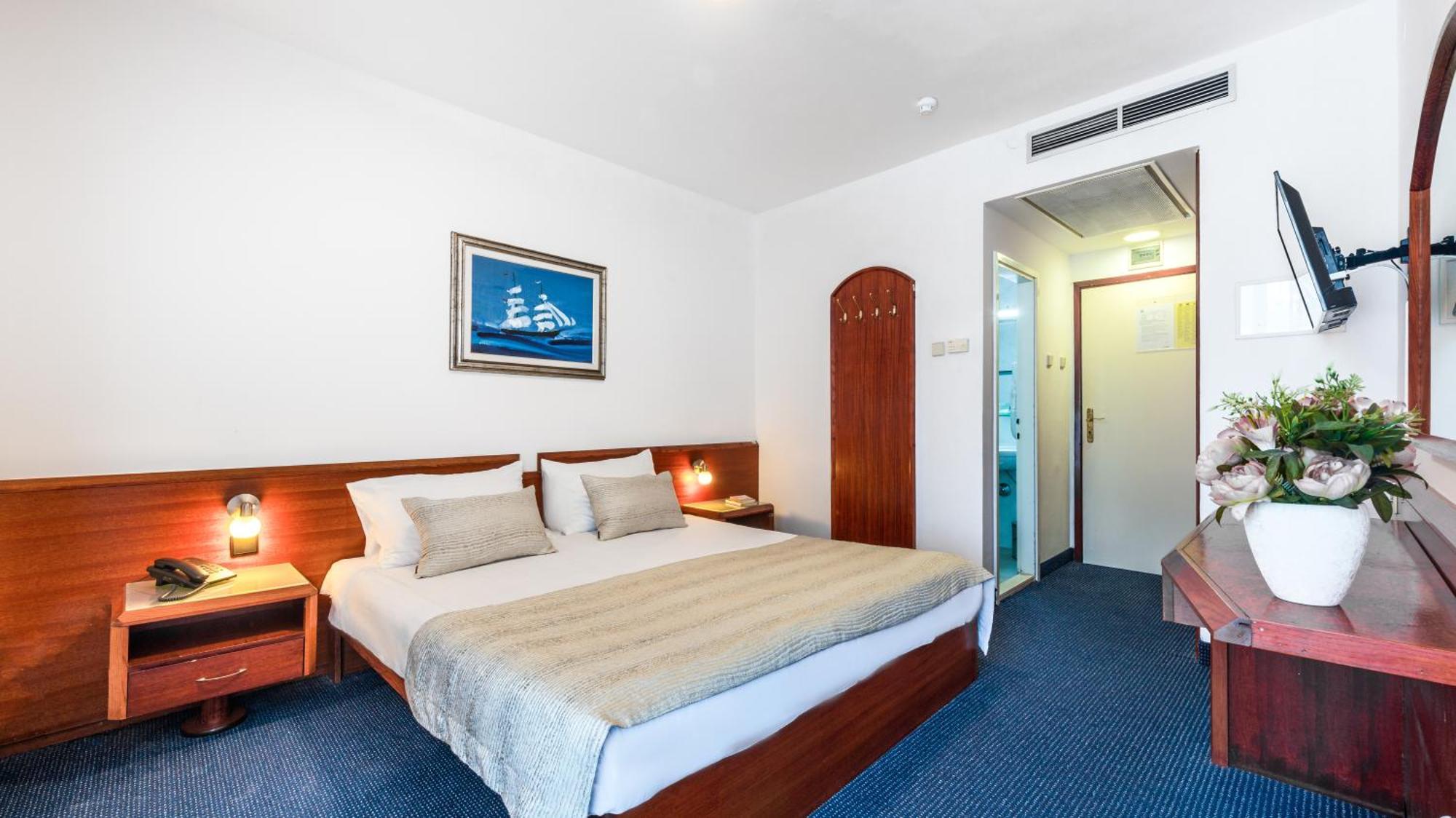 Standard Double/Twin Room,1292192776:JPEG