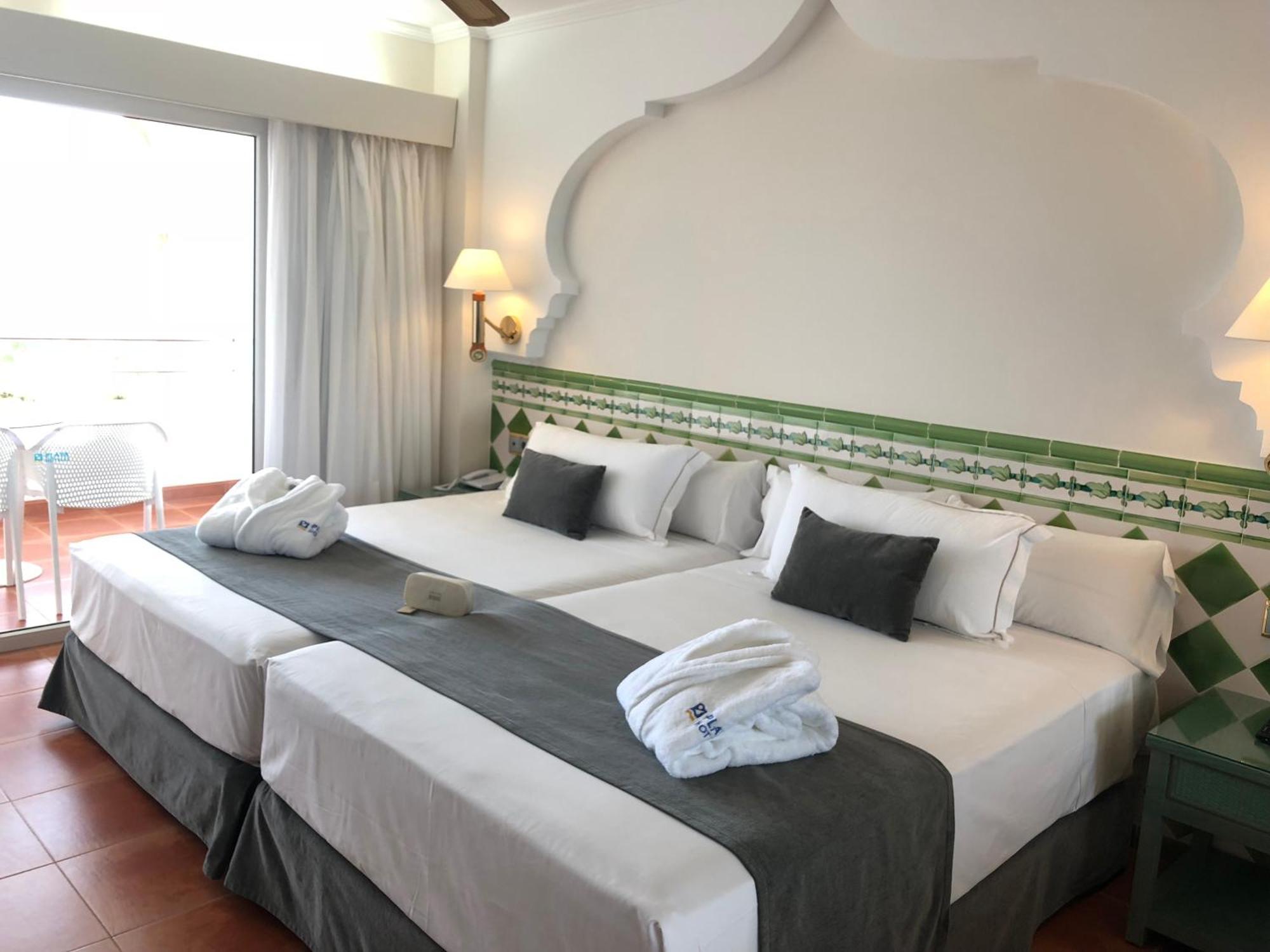 Standard Twin Room Sea View