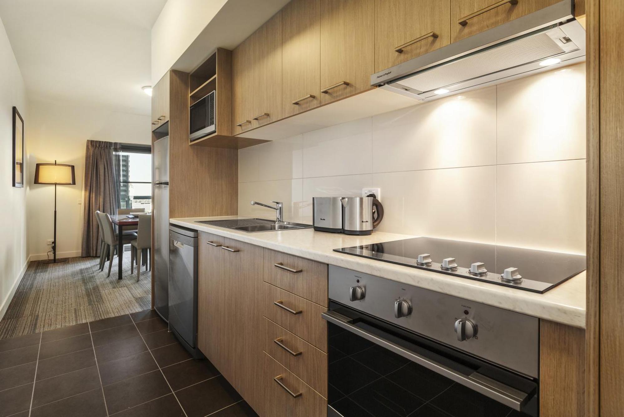 Three-Bedroom Apartment Suite Balcony,1600590018:JPEG
