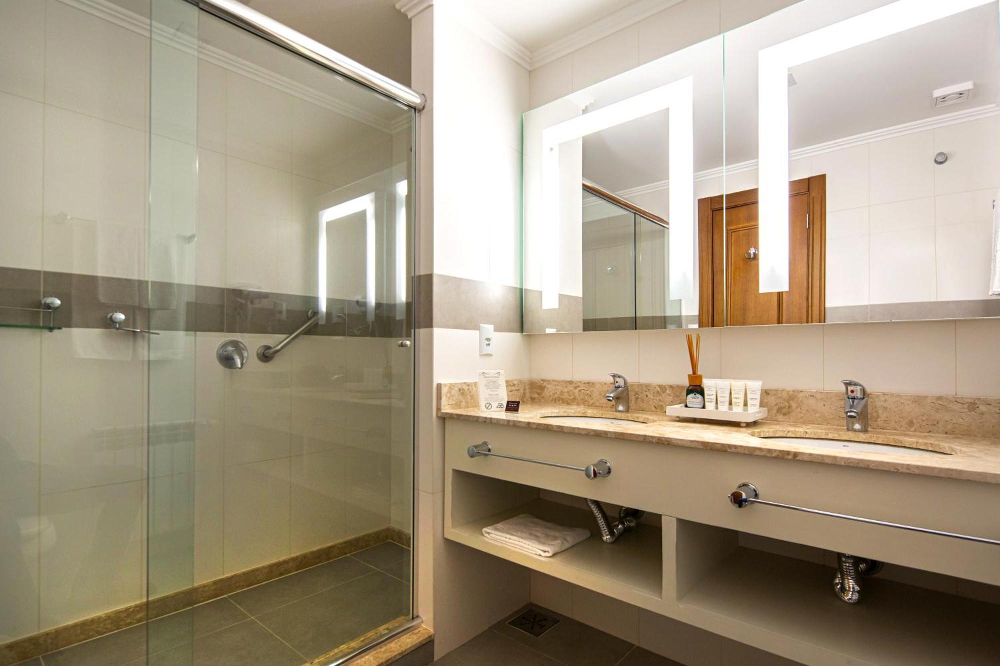 Luxury Suite,1399495574:JPEG