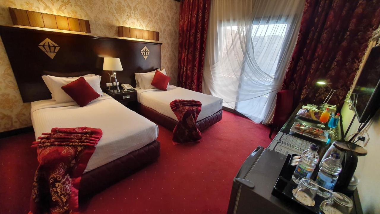 Deluxe Tweepersoonskamer met 1 of 2 Bedden en Uitzicht op het Zwembad