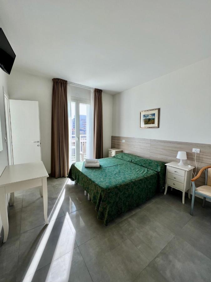 Deluxe Doppelzimmer mit seitlichem Meerblick