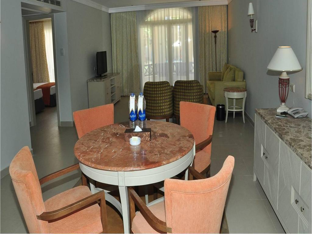 Two-Bedroom Suite (4 adults + 2 children),705686431:JPEG