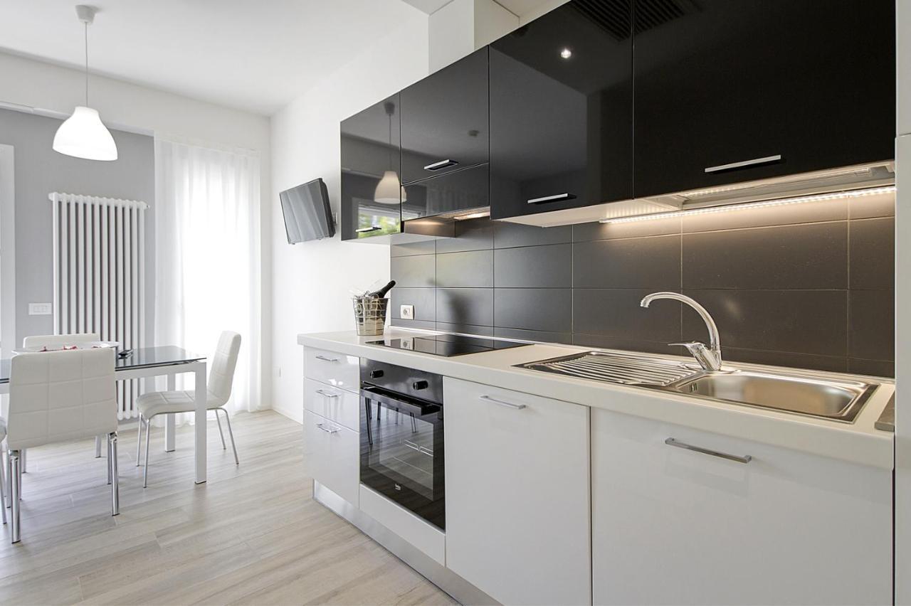 Apartment with Balcony,1261746637:JPEG