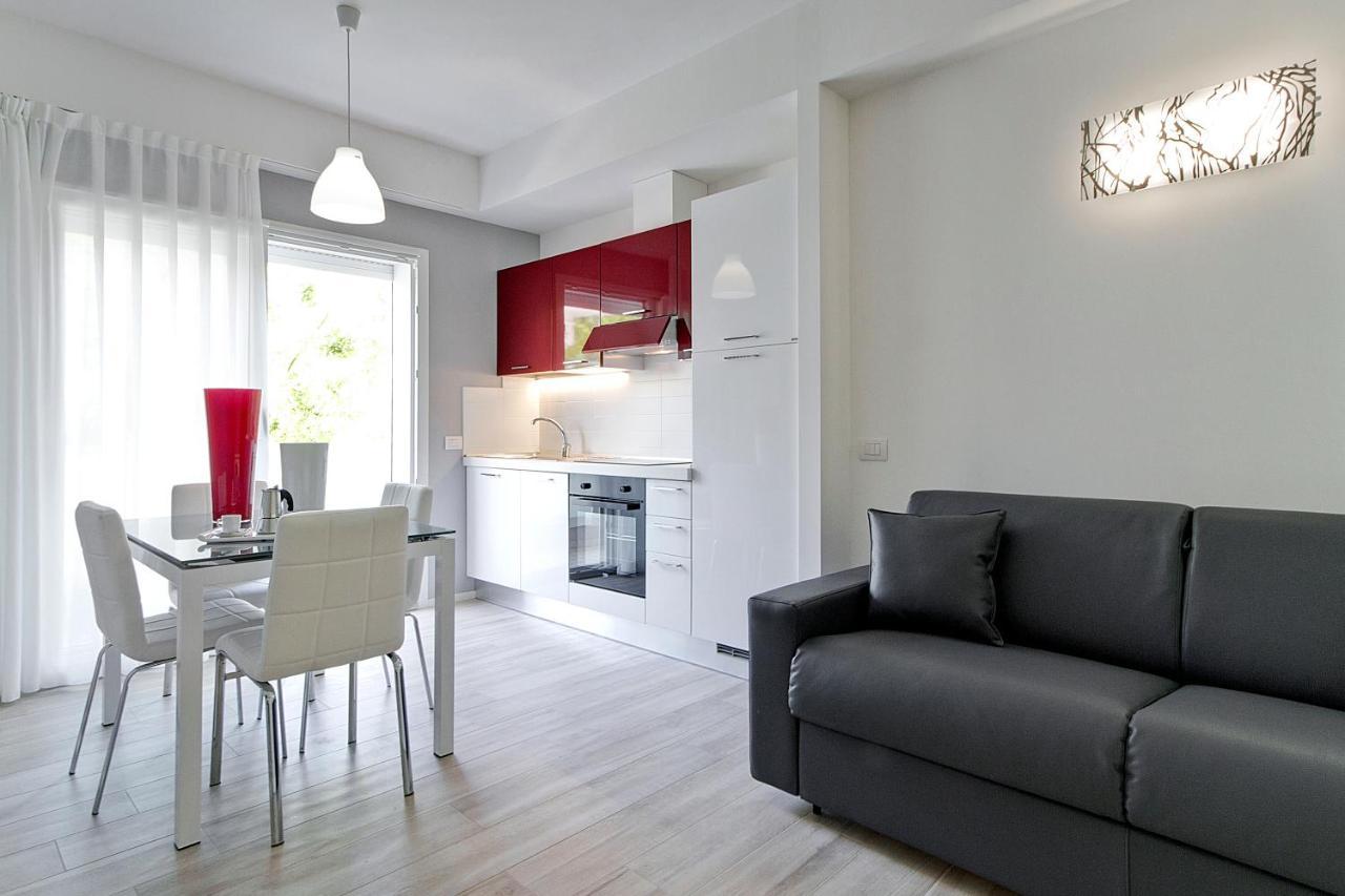 Apartment with Balcony,1261746637:JPEG