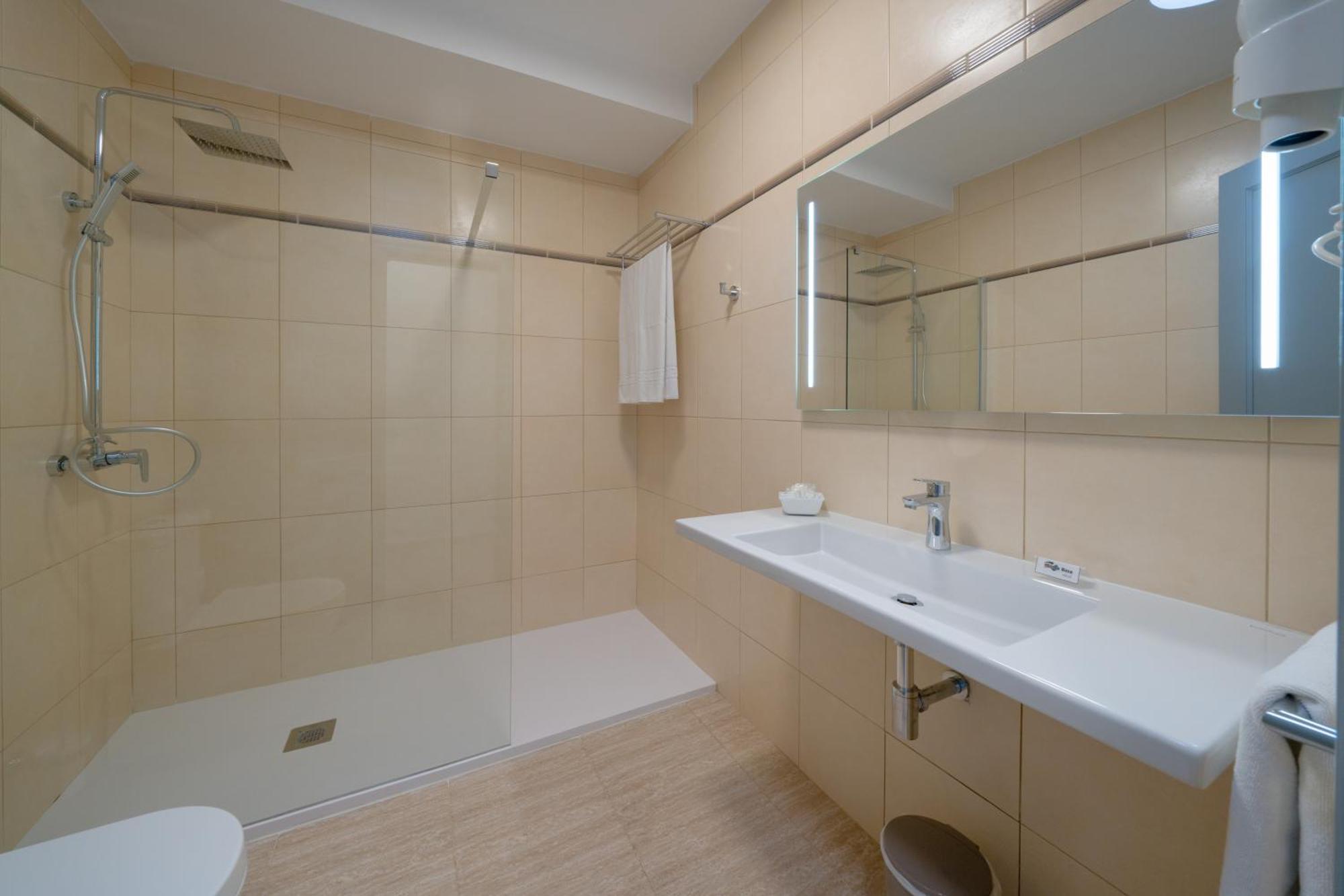 Two-Bedroom Apartment (4 Adults),1646337611:JPEG