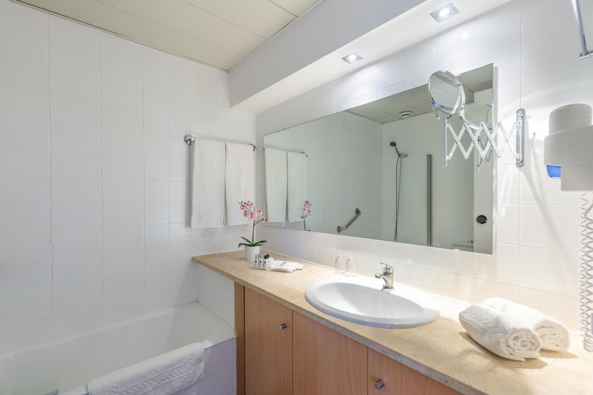 Two-Bedroom Apartment,1274502013:JPEG