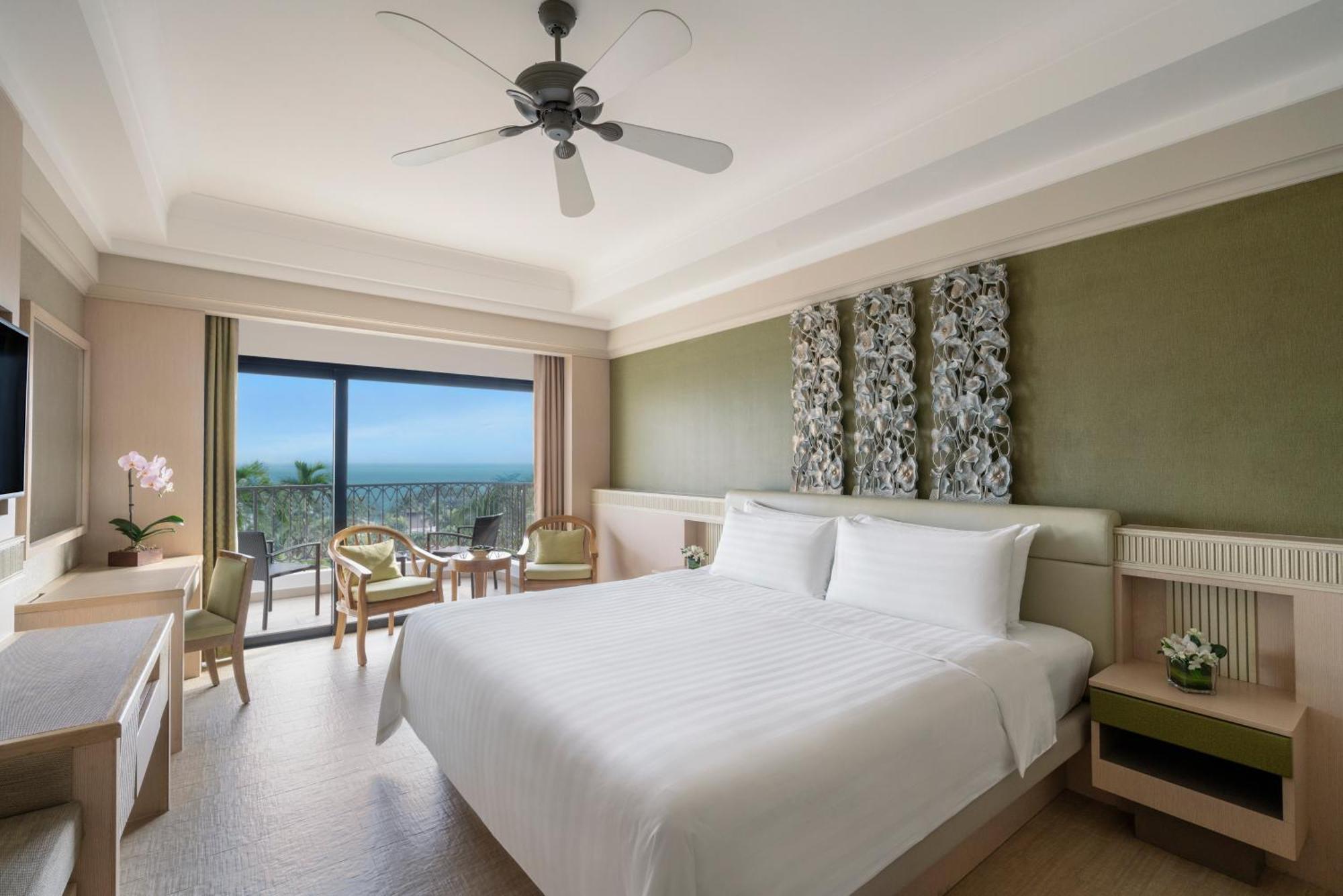Deluxe King Room Sea View