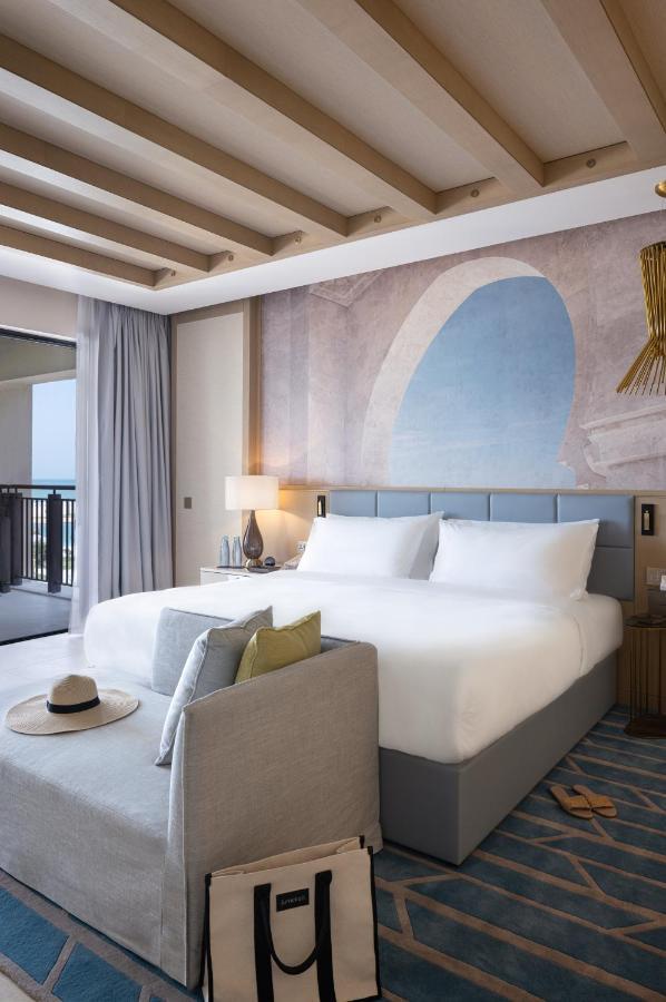 Resort Suite with access to kids and teens clubs, cinema and abra boat tour