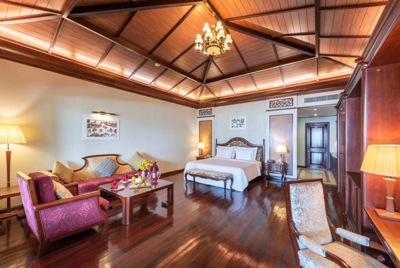 Beach Front Villa King Bed - Private Pool