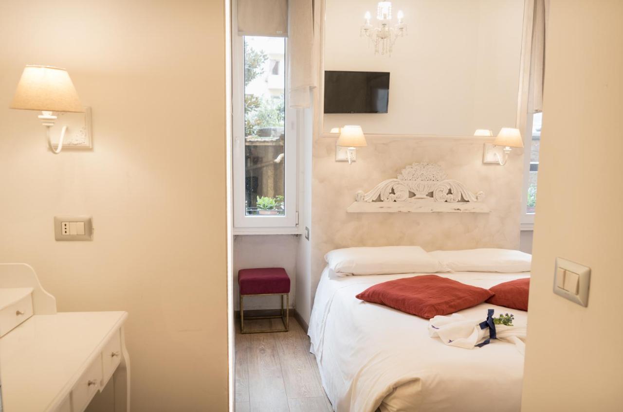 Small Double Room,1403854205:JPEG