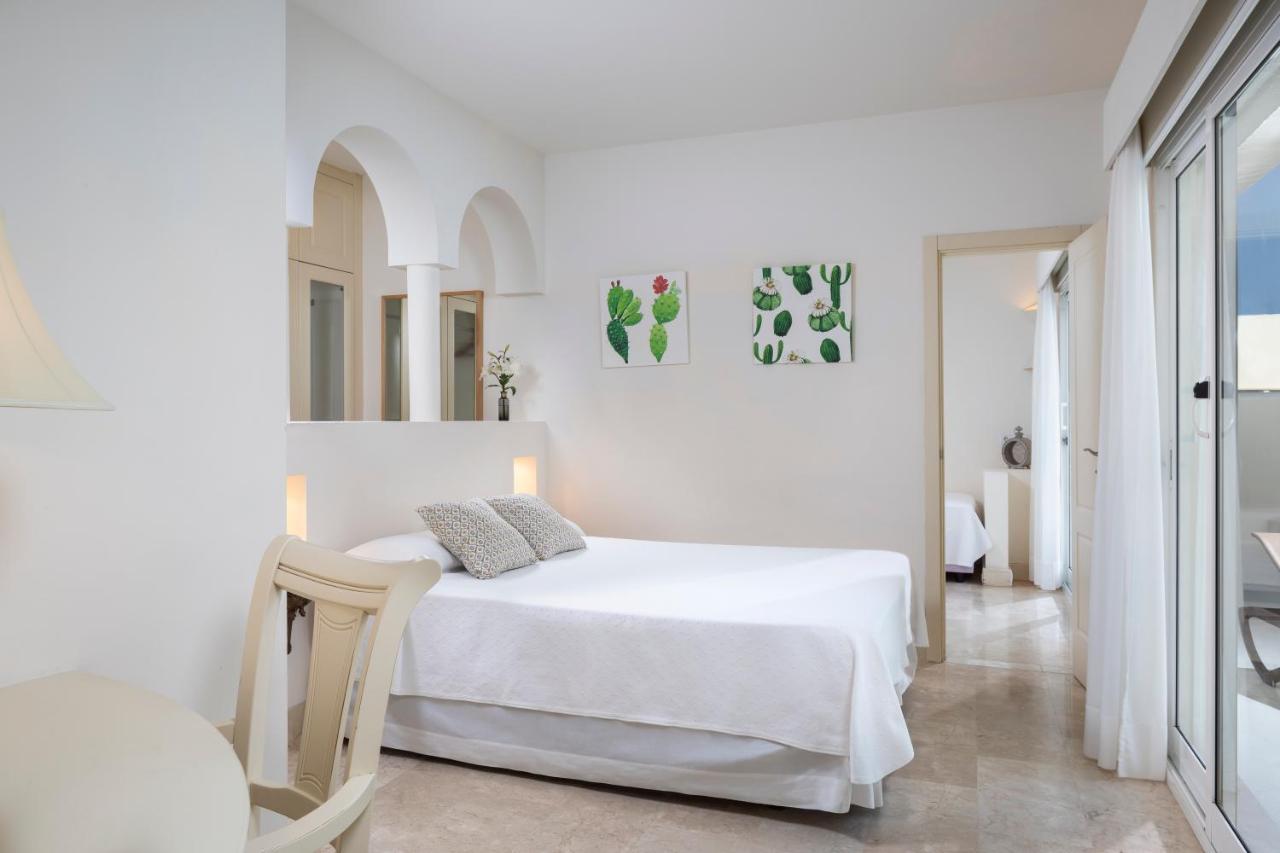 Premier Three-Bedroom Villa Private Pool Garden