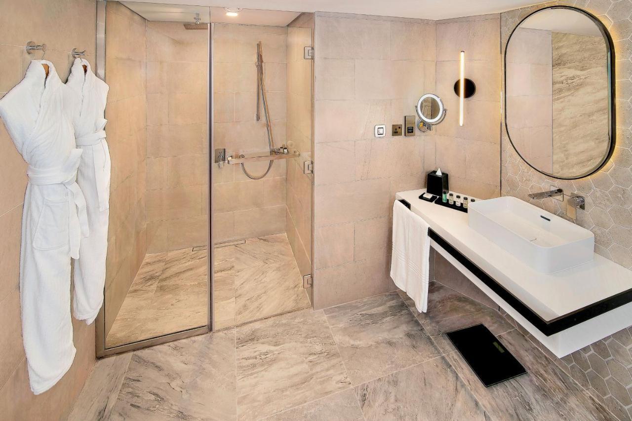 Executive Suite with Club Lounge Access,1418899806:JPEG
