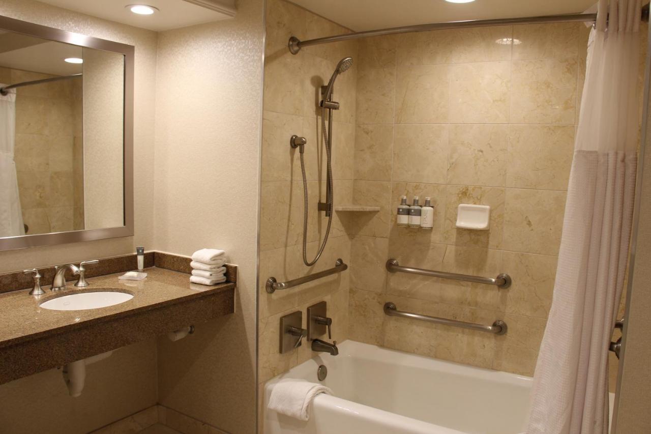 King Room with View and Adapted Tub - Mobility Accessible - Interior Atrium view