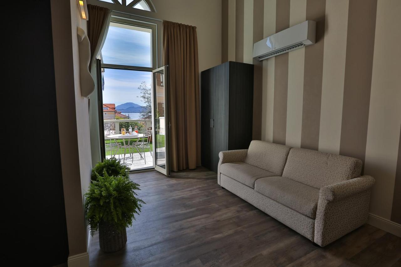 Family Room Lake View