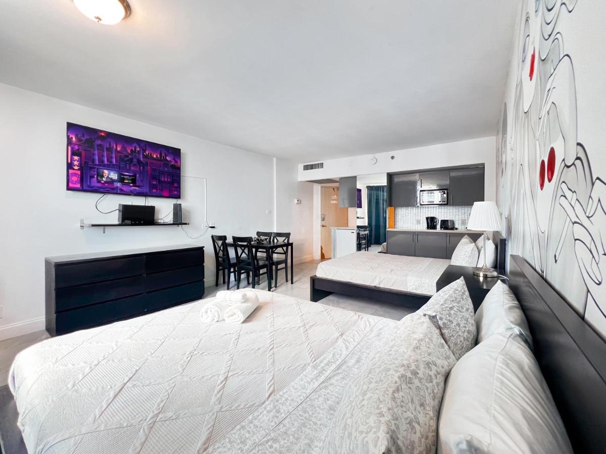 Deluxe Queen Suite