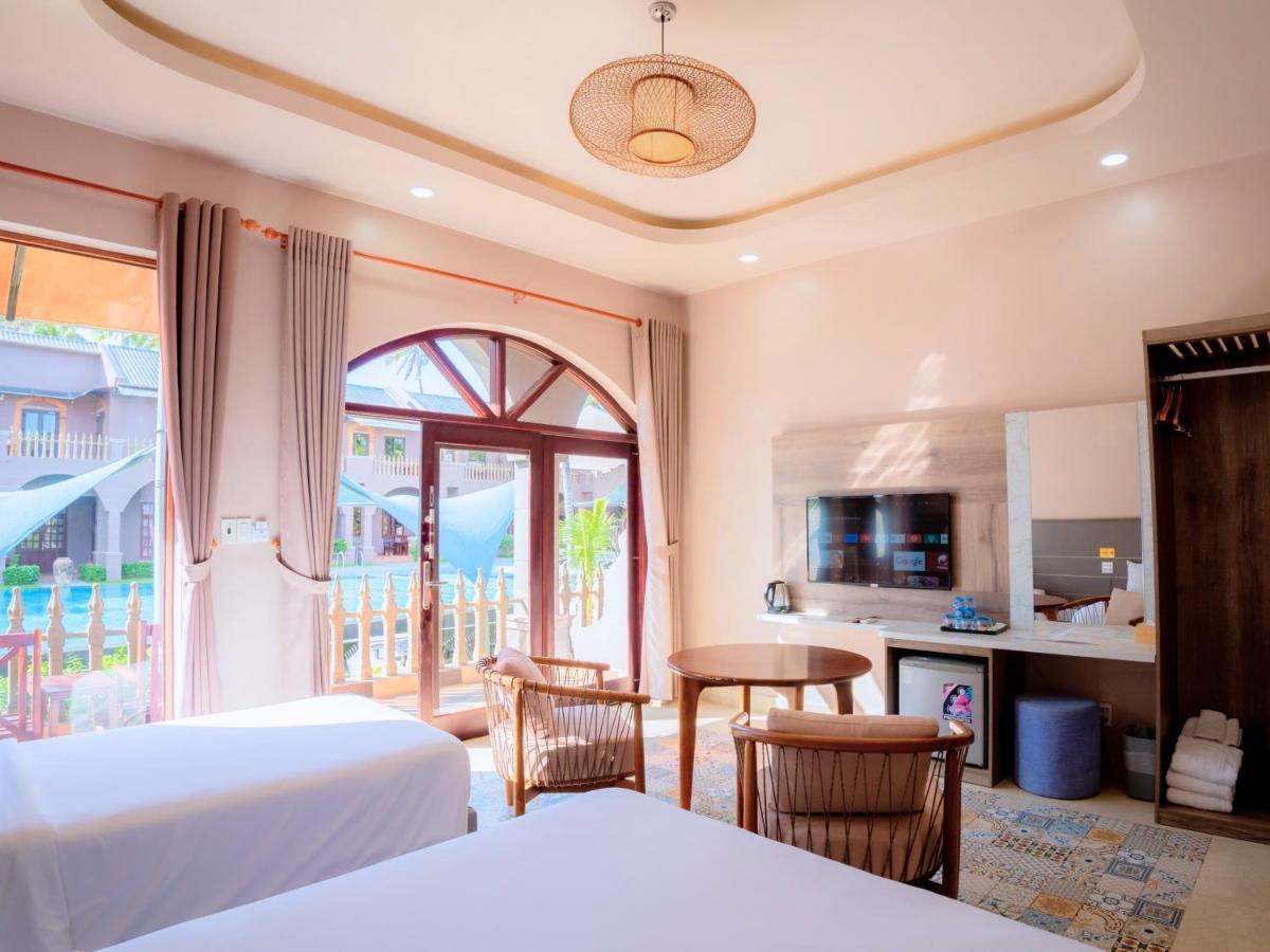 Triple Room with Pool View