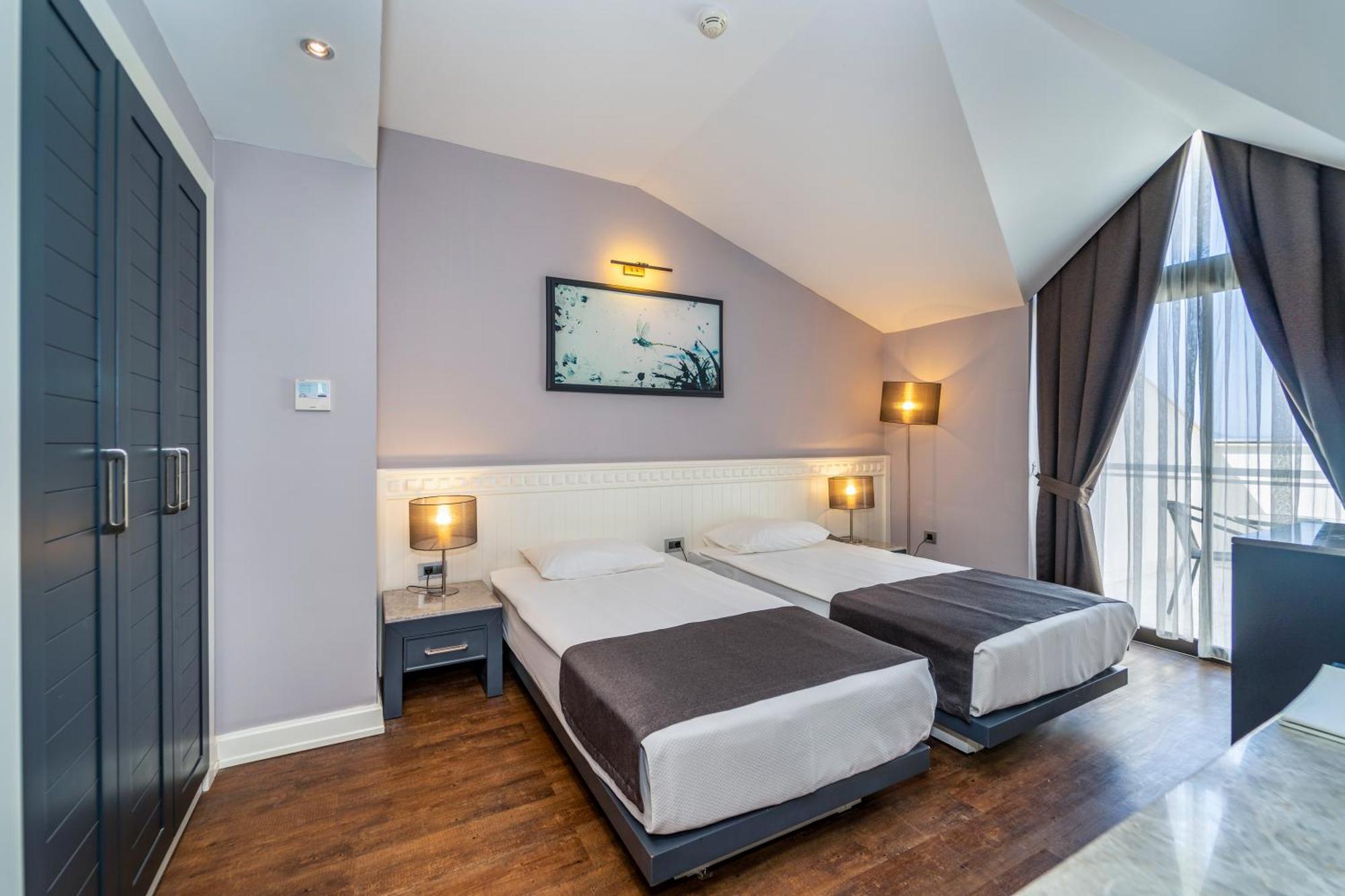 Double Room with Pool View,1499259973:JPEG
