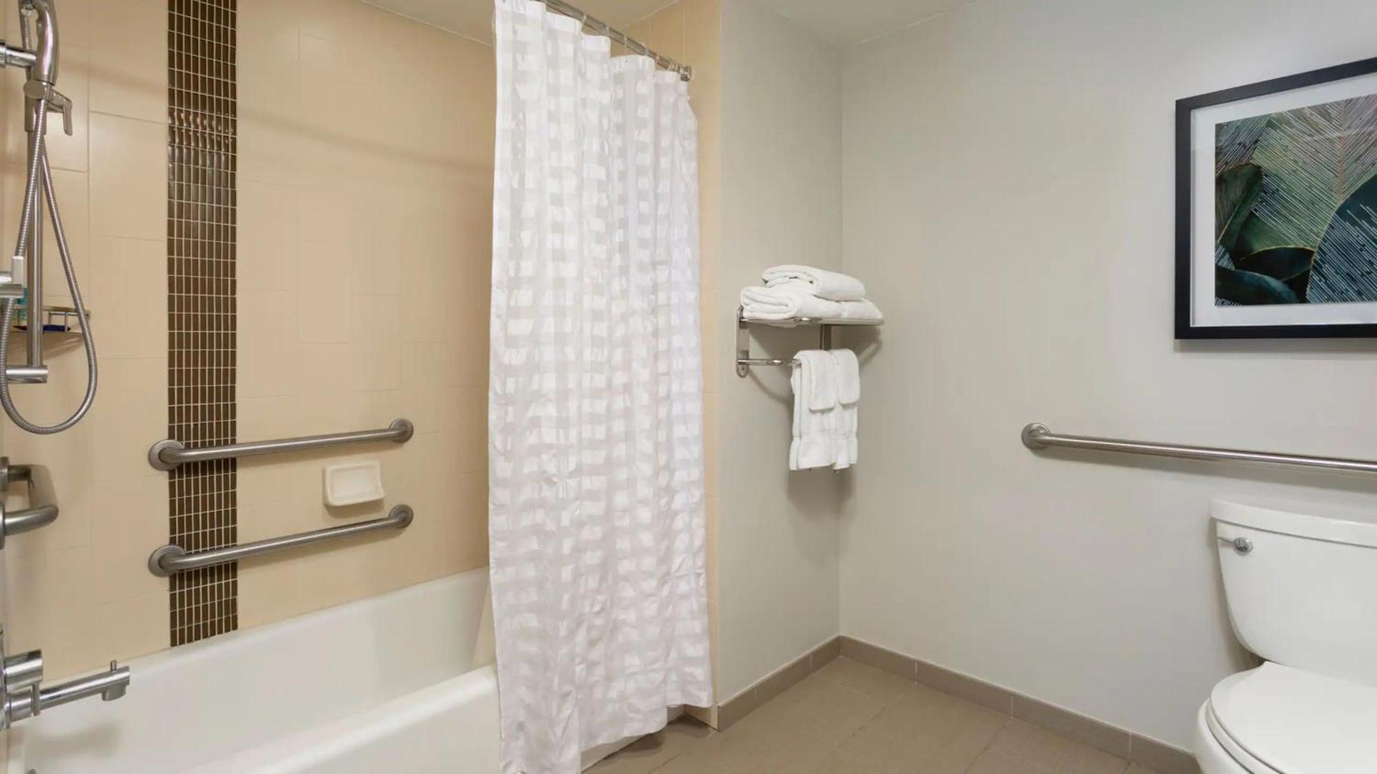 Queen Room with Two Queen Beds, Sofa Bed and Accessible Tub,1527097702:JPEG