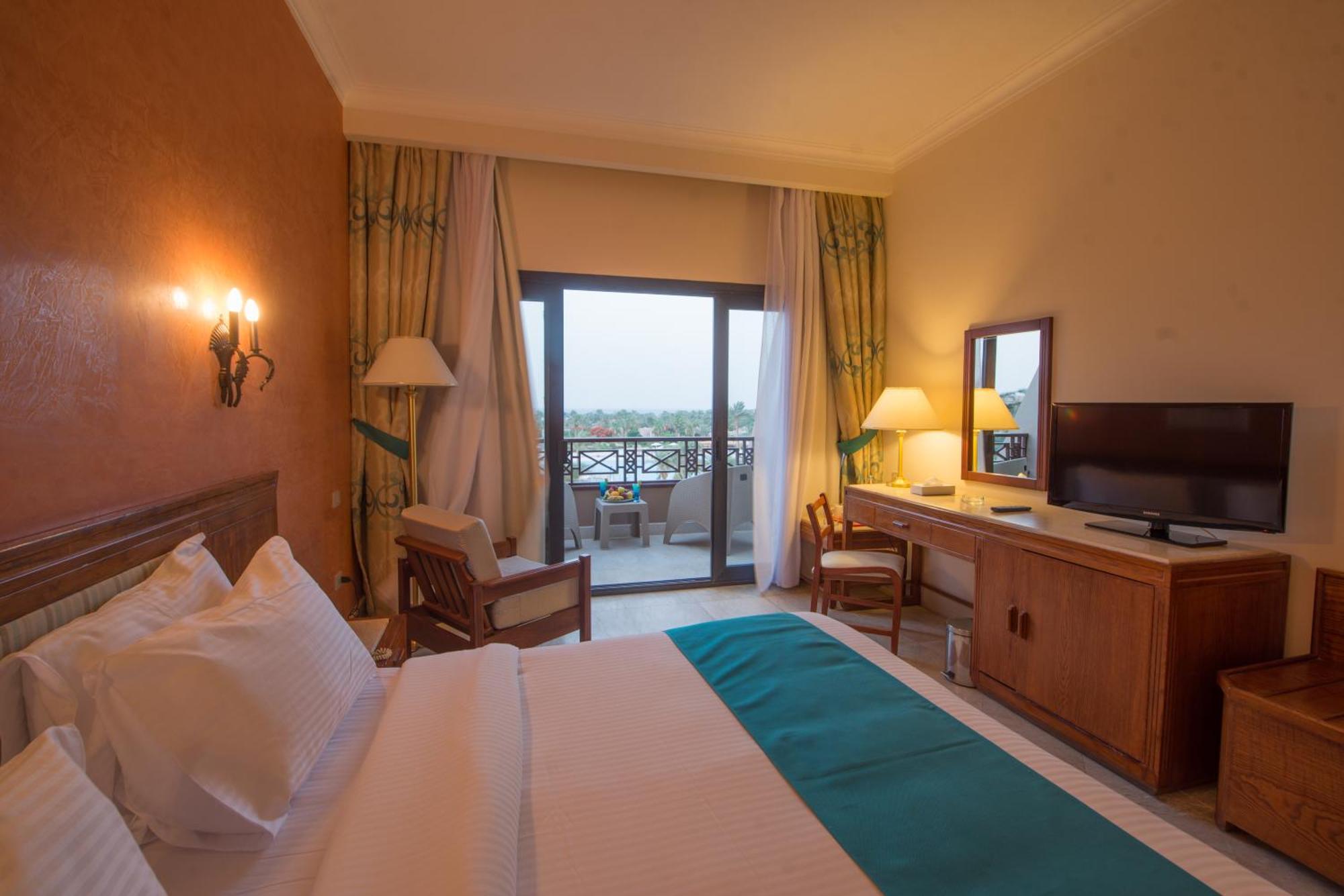 Zimmer Azur mit Poolblick