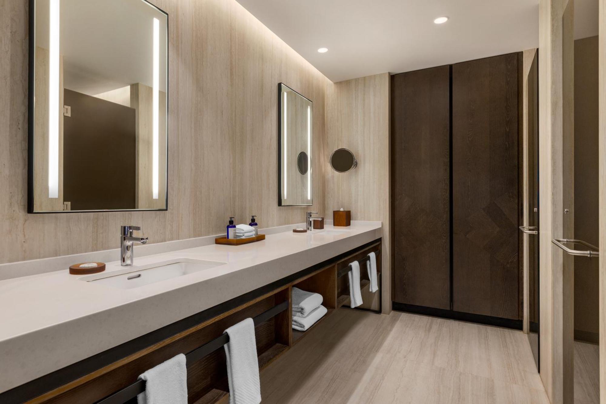One-Bedroom Grand King Suite with Ocean View