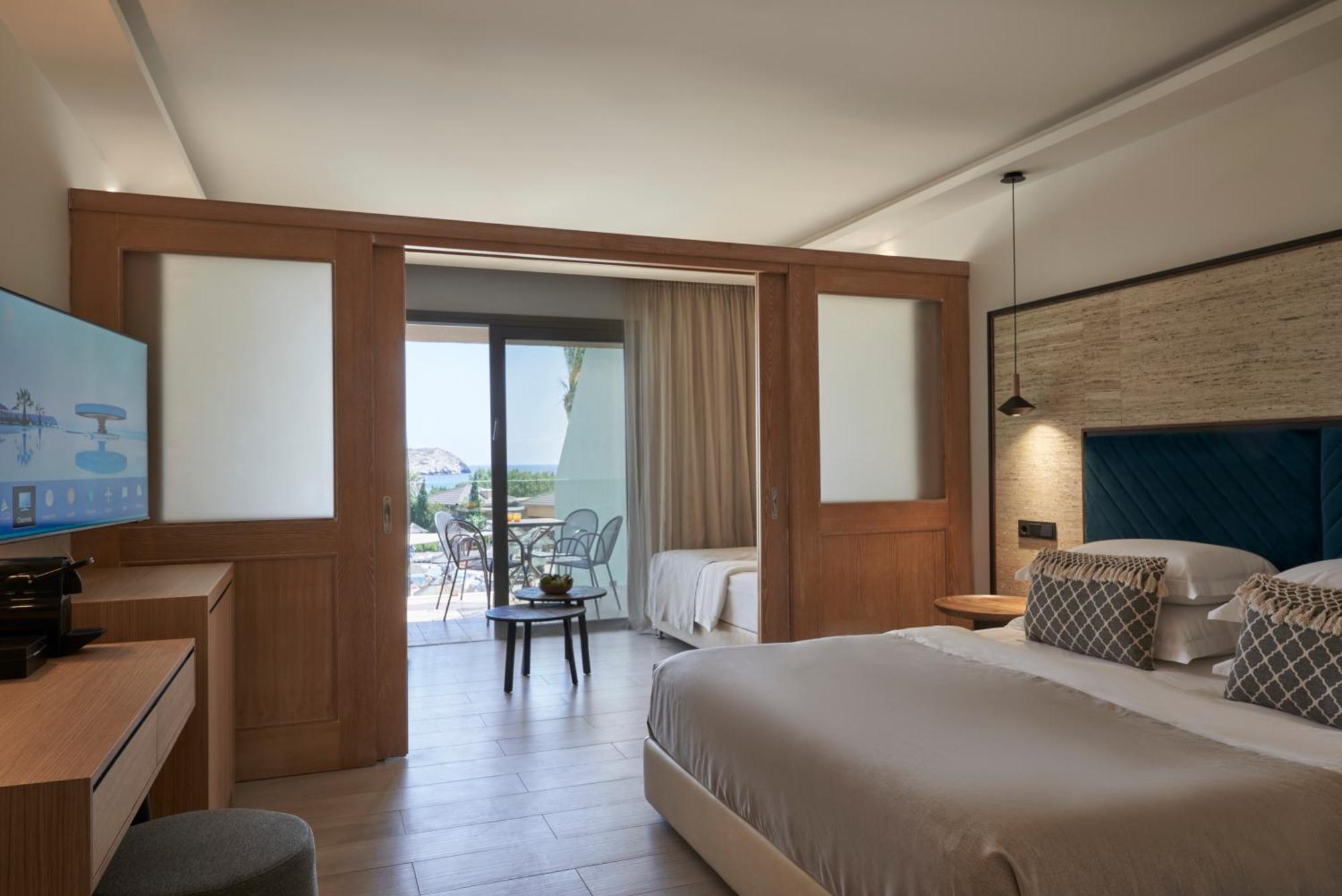 Premium Familienzimmer mit Schiebetür und eingeschränktem Meerblick