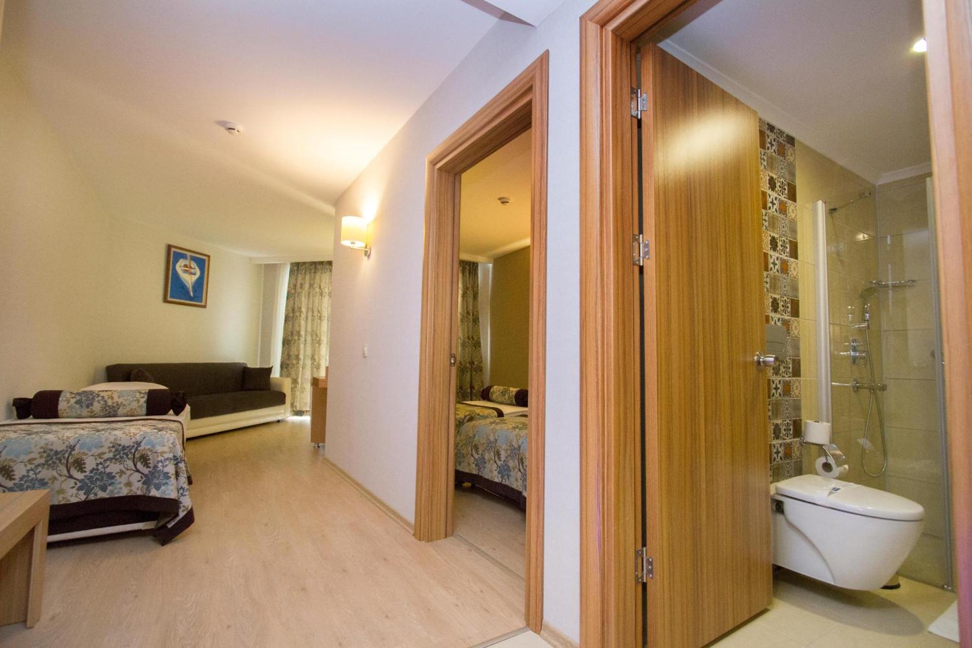 Standard Family Room,1541826781:JPEG