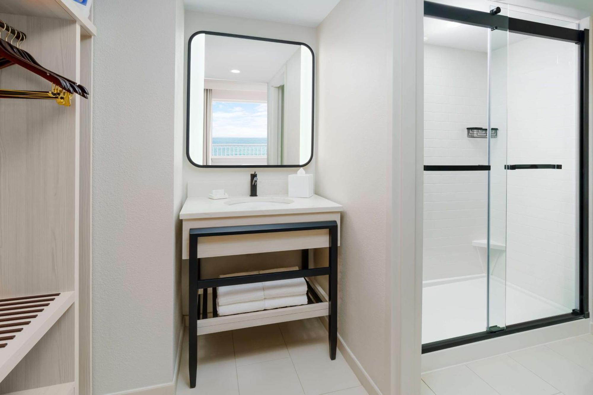 One-Bedroom King Suite - Oceanfront