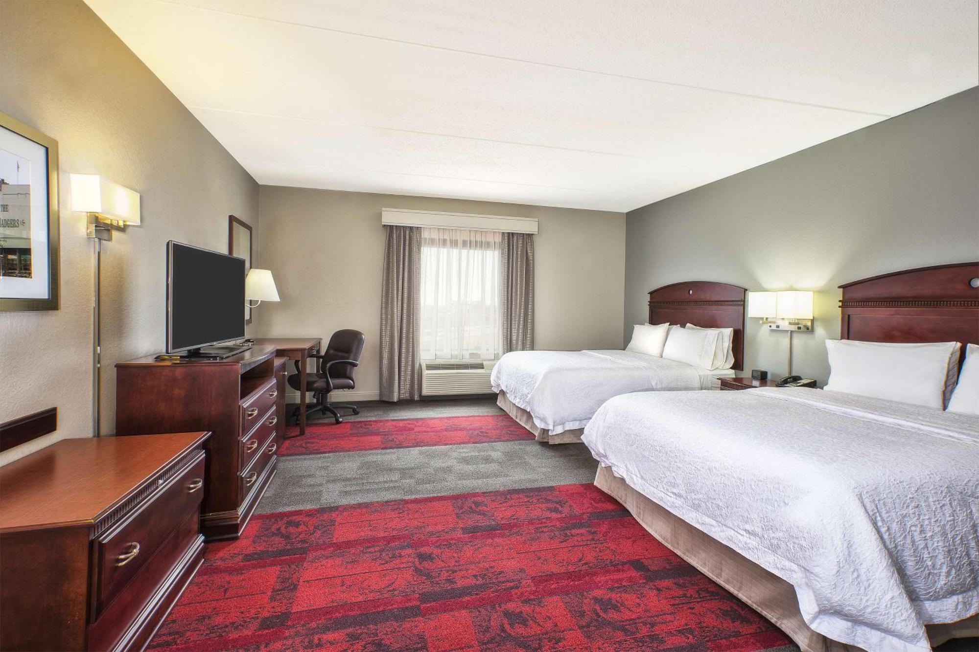 Queen Room Two Queen Beds Mobility or Hearing Access Tub