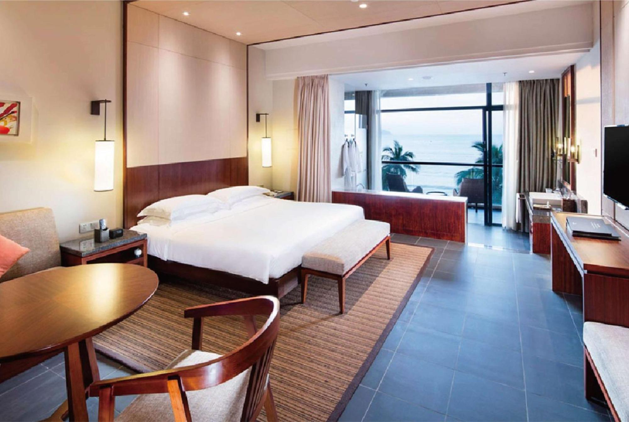 King Beach Front Room
