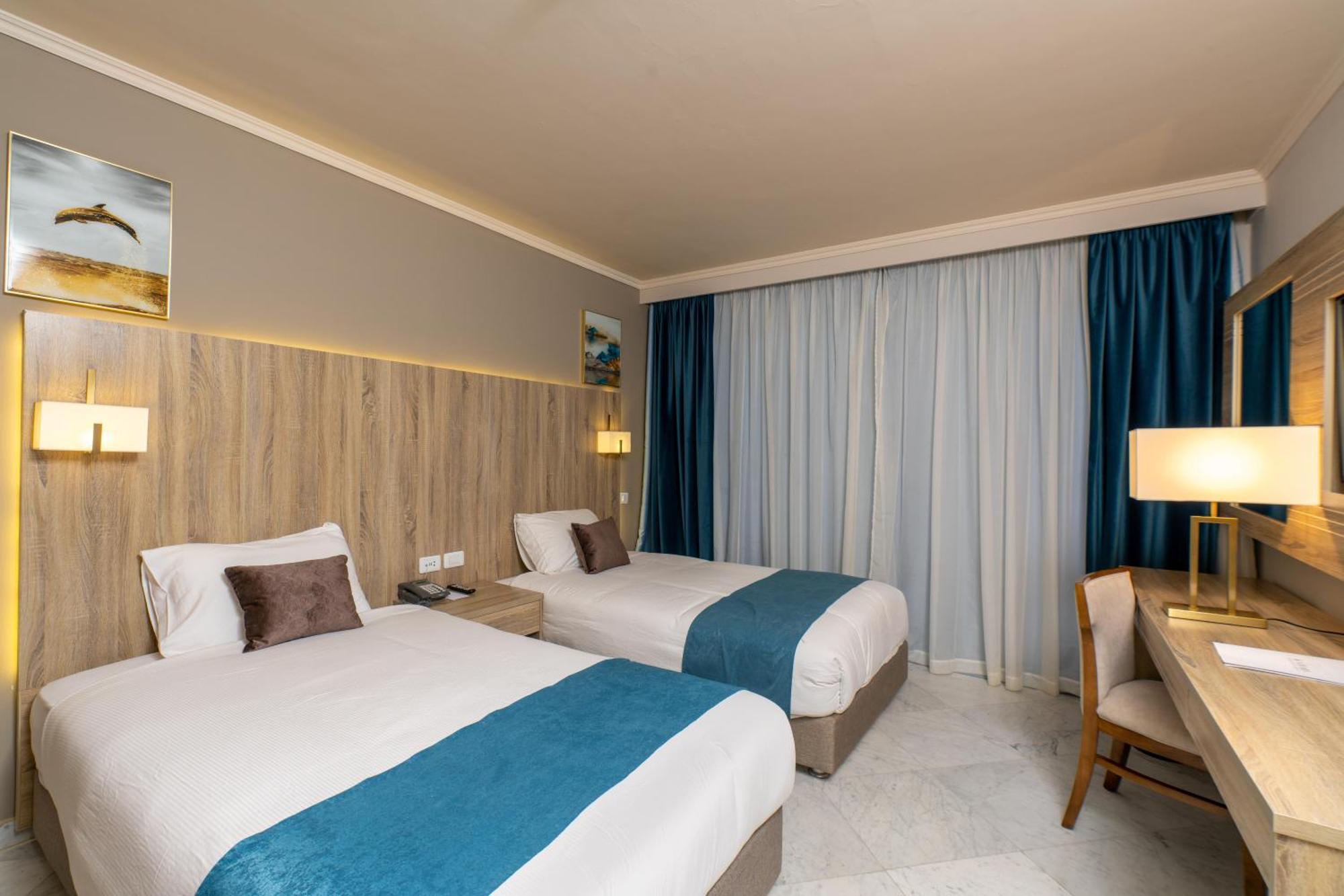 Chambre Double - Vue sur Piscine
