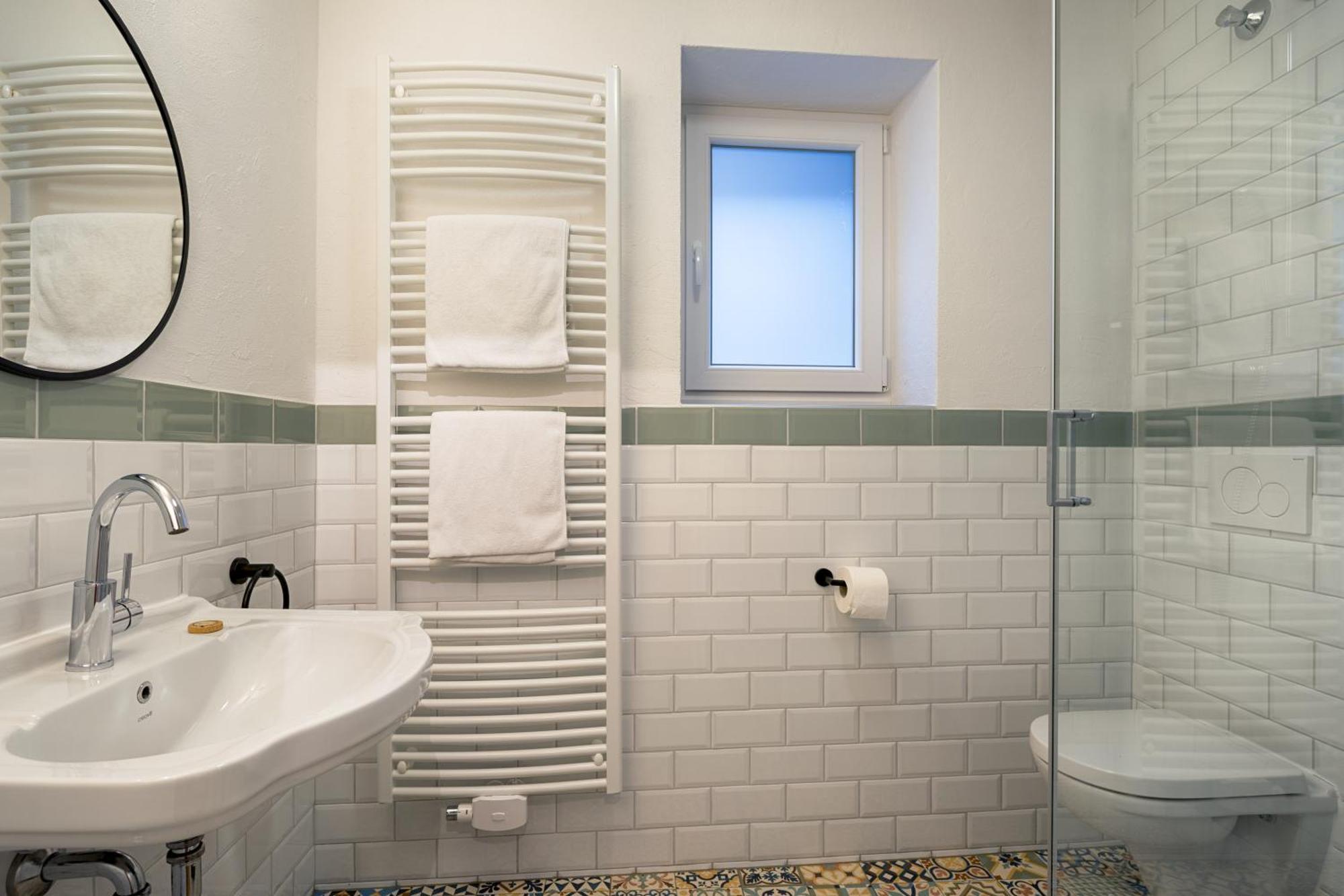 Large Double Room,1567127948:JPEG