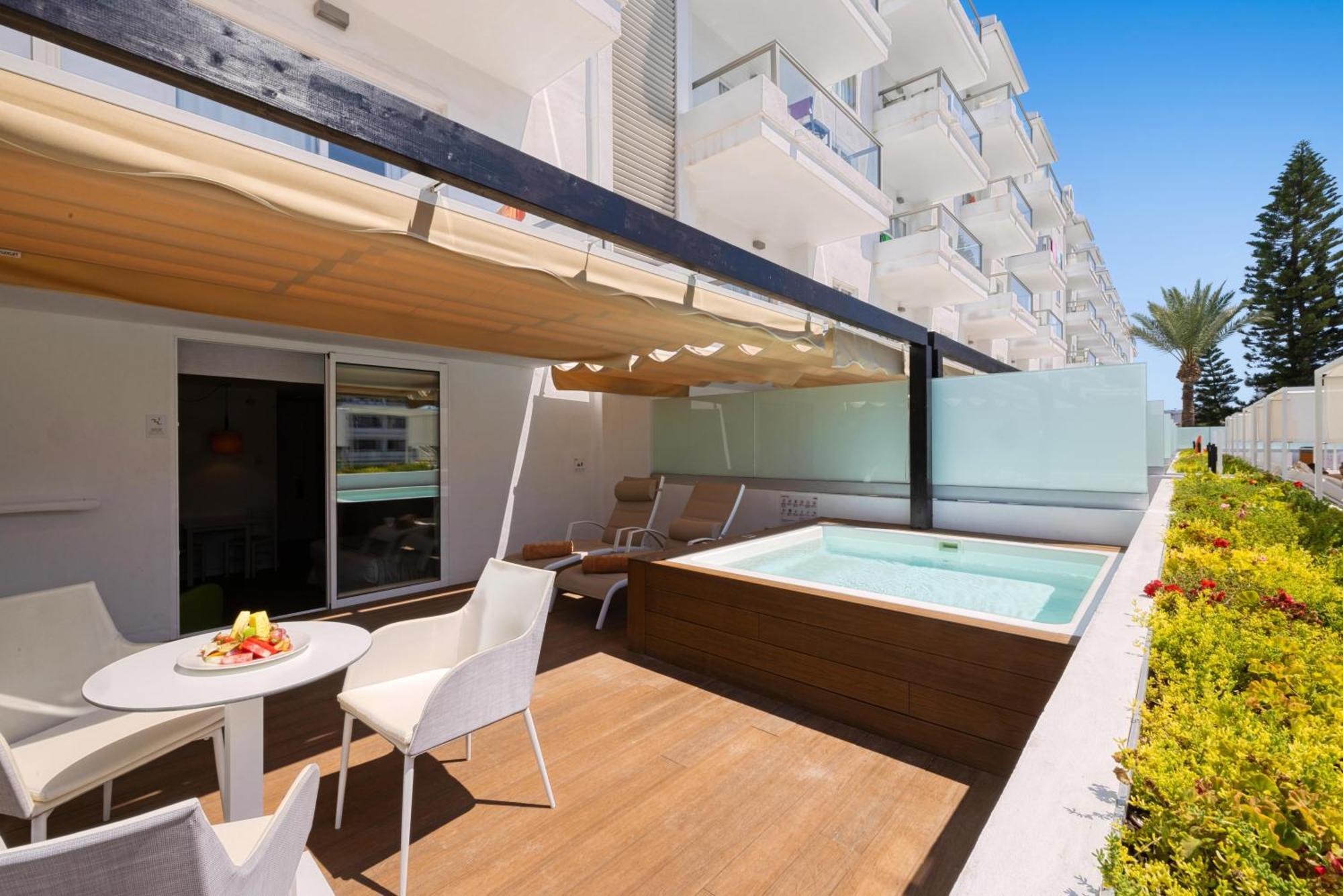 Studio Plunge Pool Selection Club