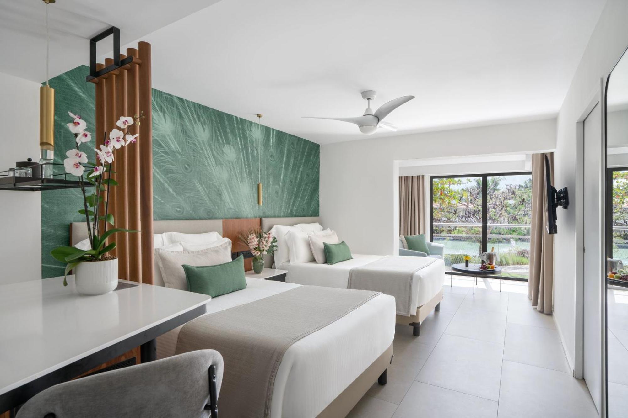 Junior King Suite Tropical View