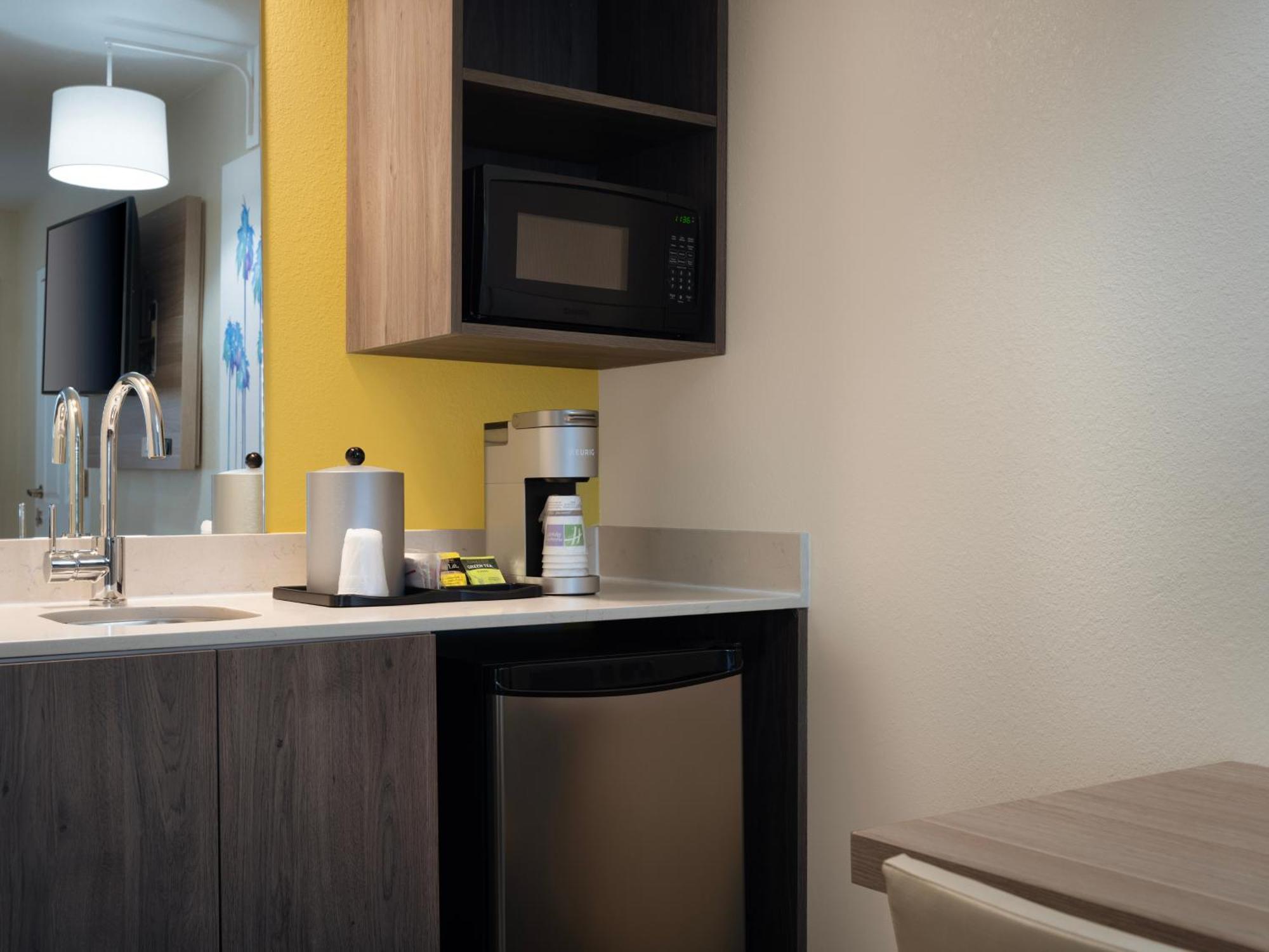 2 Bedroom Queen Suite