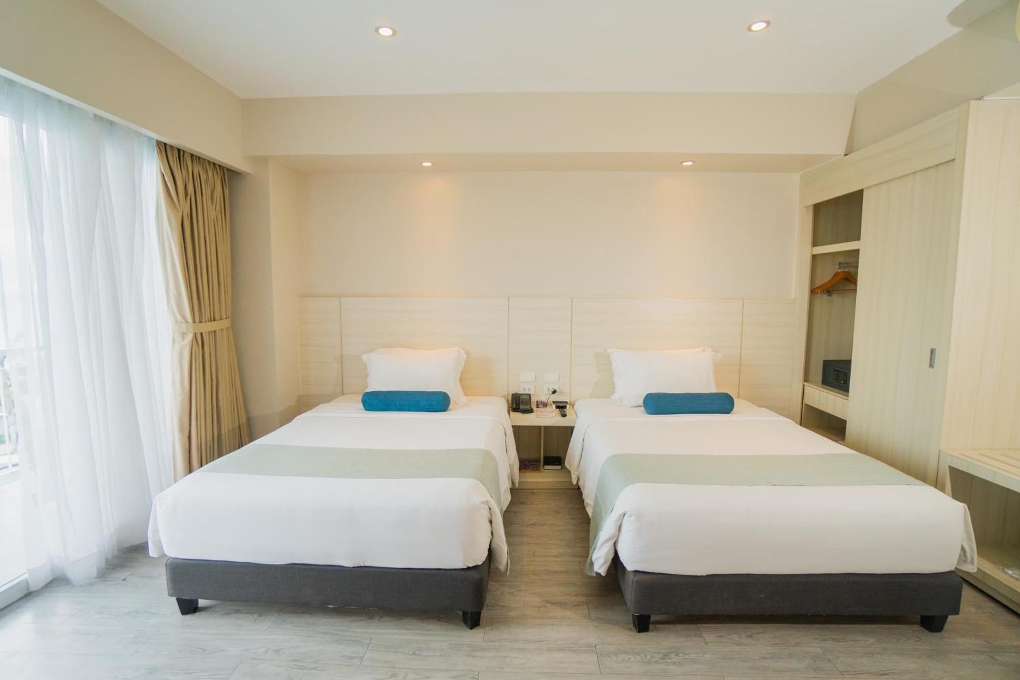 Standard Double Room (Wall View),1765403044:JPEG