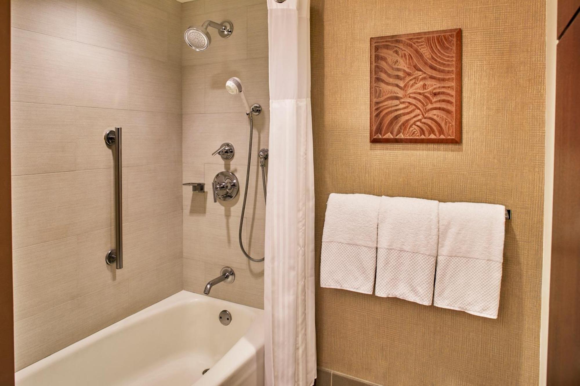 Ali'i Tower Resort View with King Bed