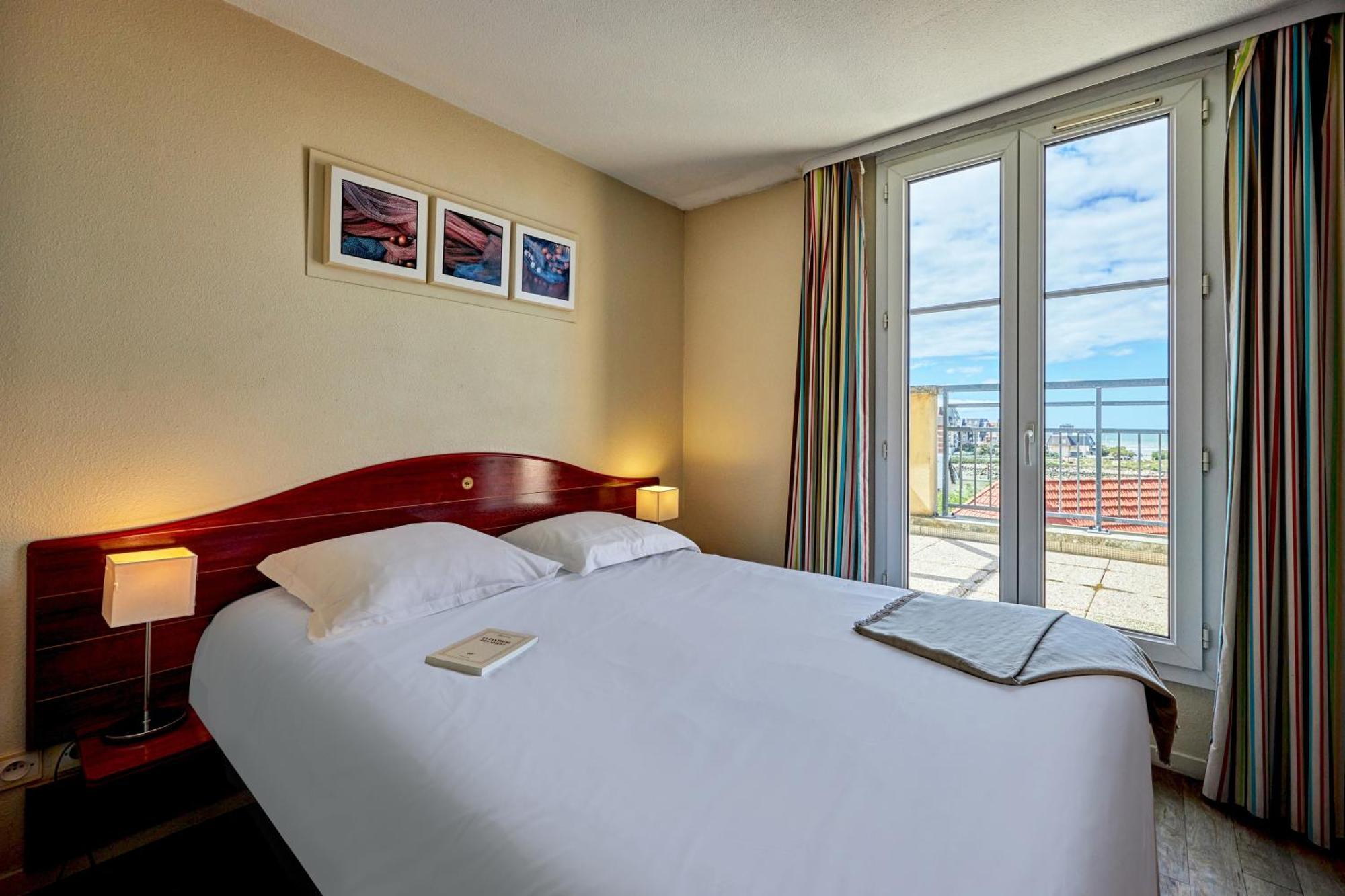 One-Bedroom Duplex Apartment Sleeping Alcove Balcony