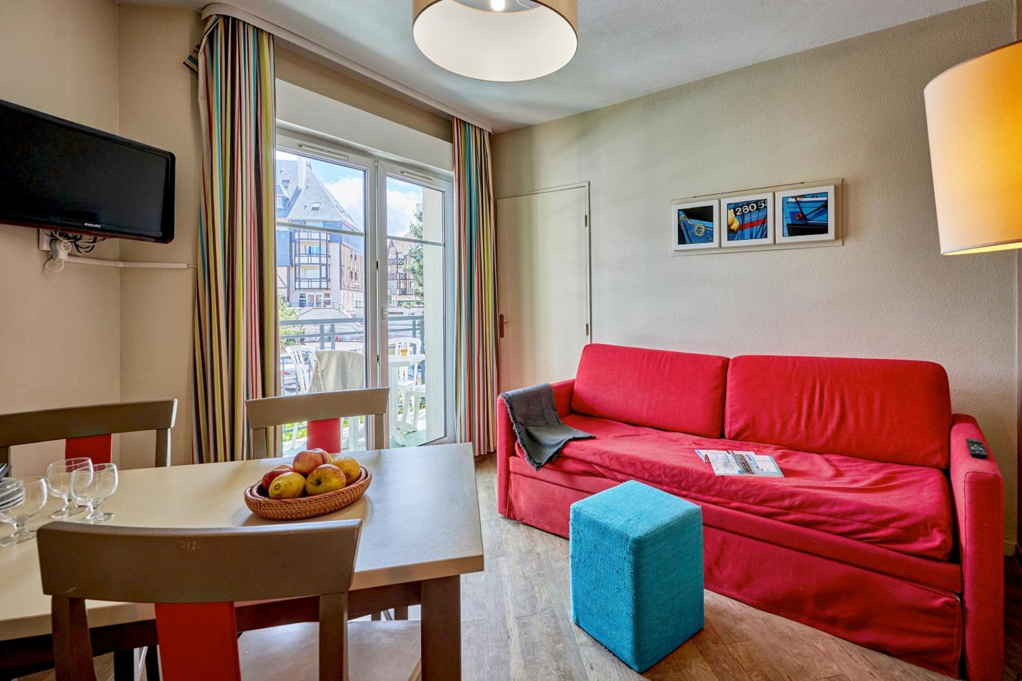 One-Bedroom Apartment with Balcony (4 People),1626352739:JPEG