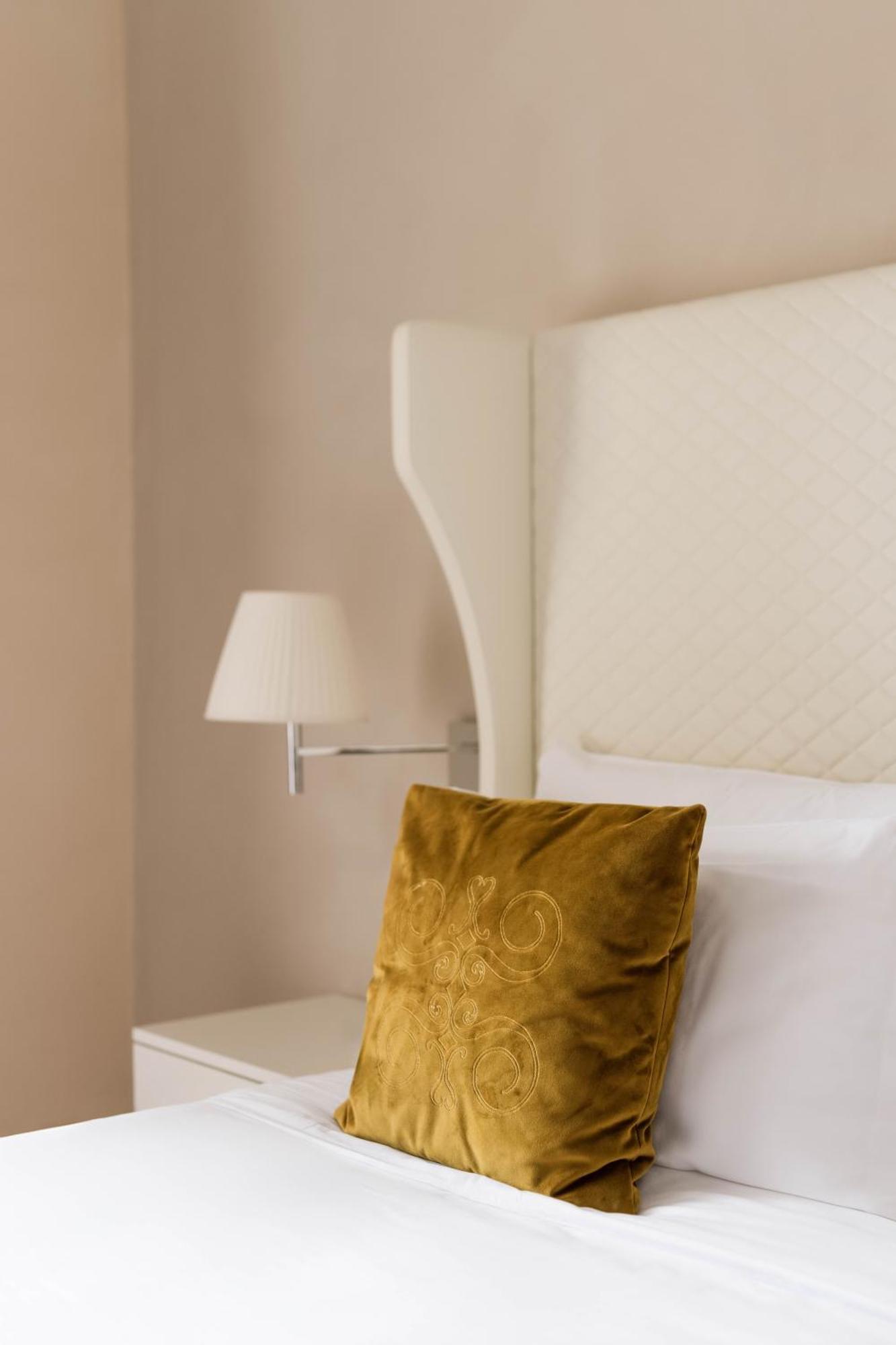 Superior Double or Twin Room Lake View