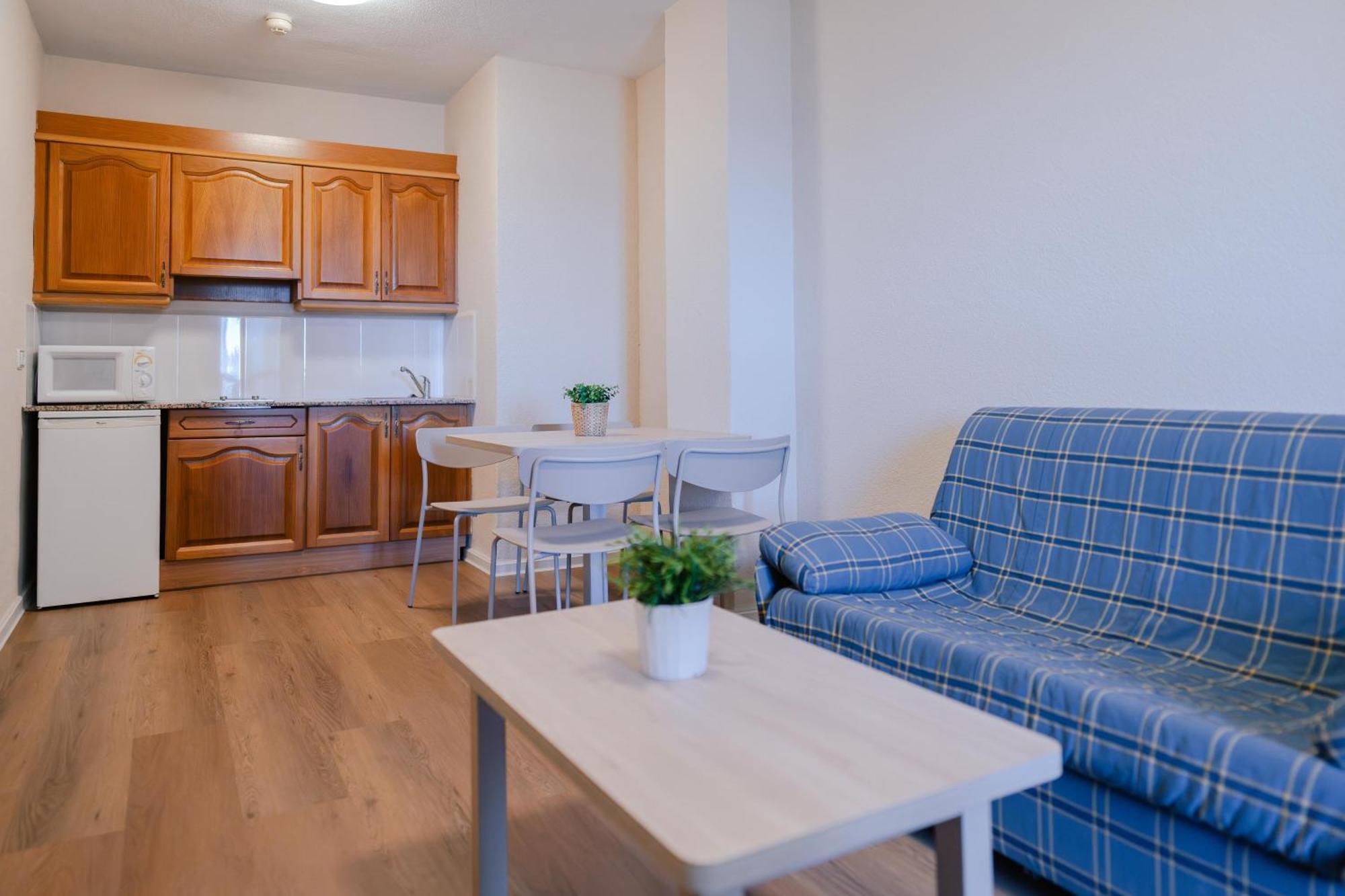 One-Bedroom Apartment Lake View
