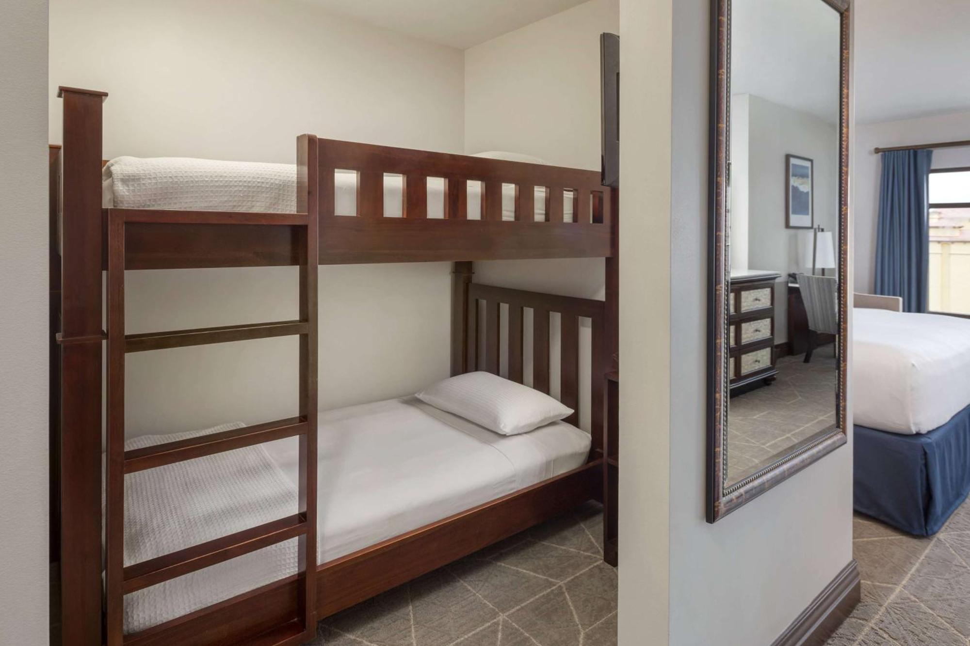 Family Room Bunk Bed King Bed Non-Smoking