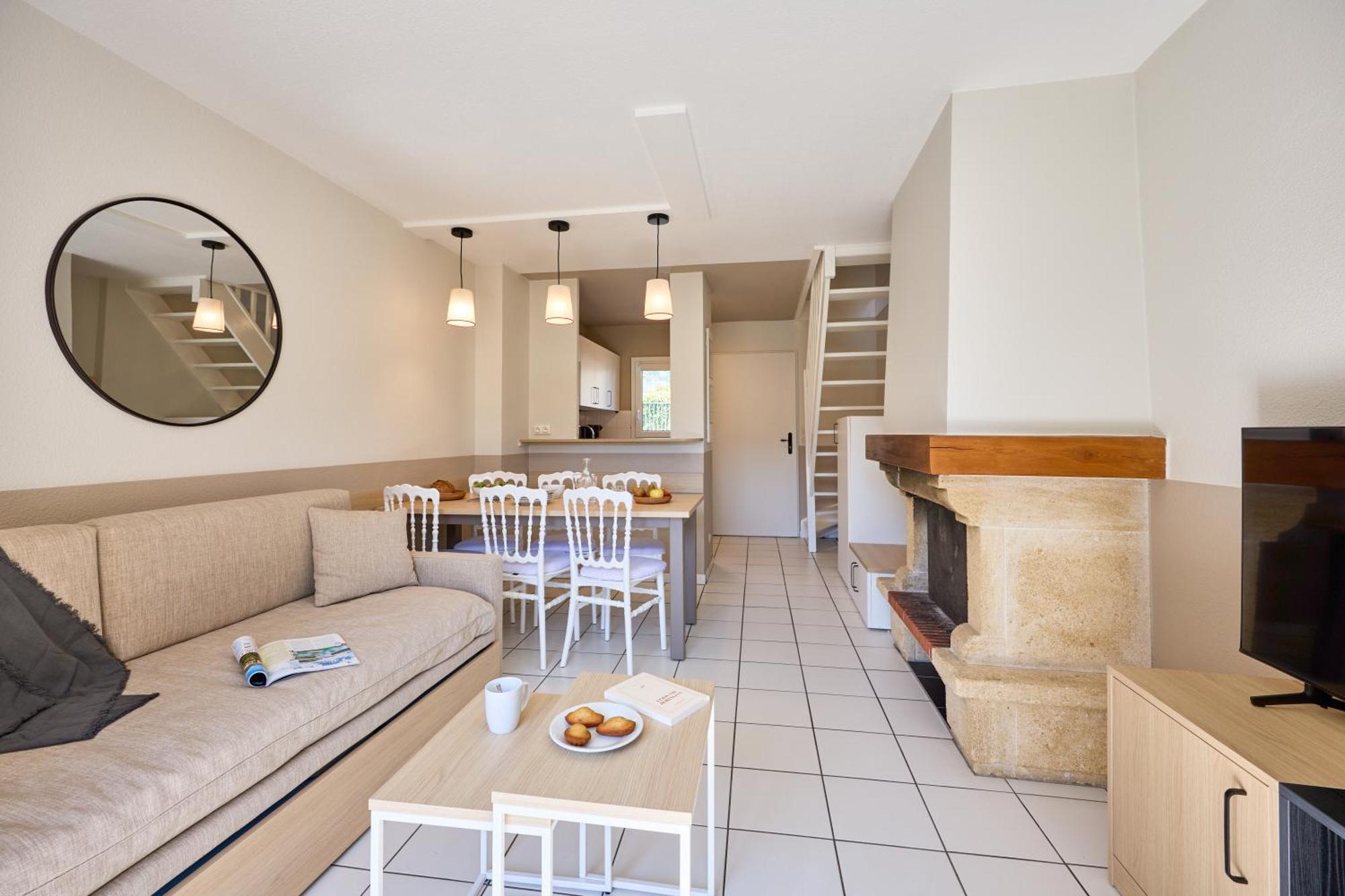 Superior One-Bedroom Duplex House with Sleeping Alcove, Fireplace and Terrace (6 People),1662977901:JPEG
